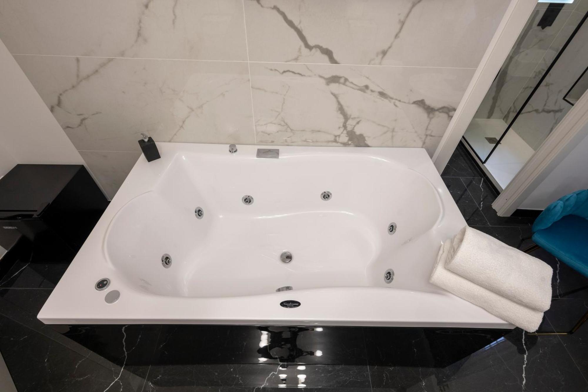 Jacuzzi Rooms Vatican Museum Рим Экстерьер фото